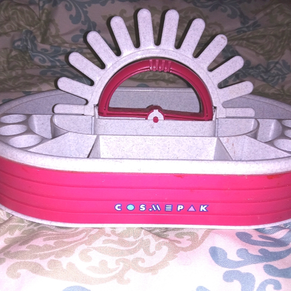Cosmetic holder
